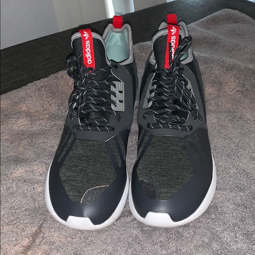 Adidas Tubular Runner W - Charcoal Grey/Tomato Red